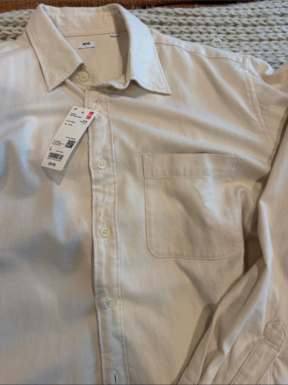Uniqlo Men’s Light Beige flannel Long-Sleeve Button-Down Shirt - Picture 5 of 6